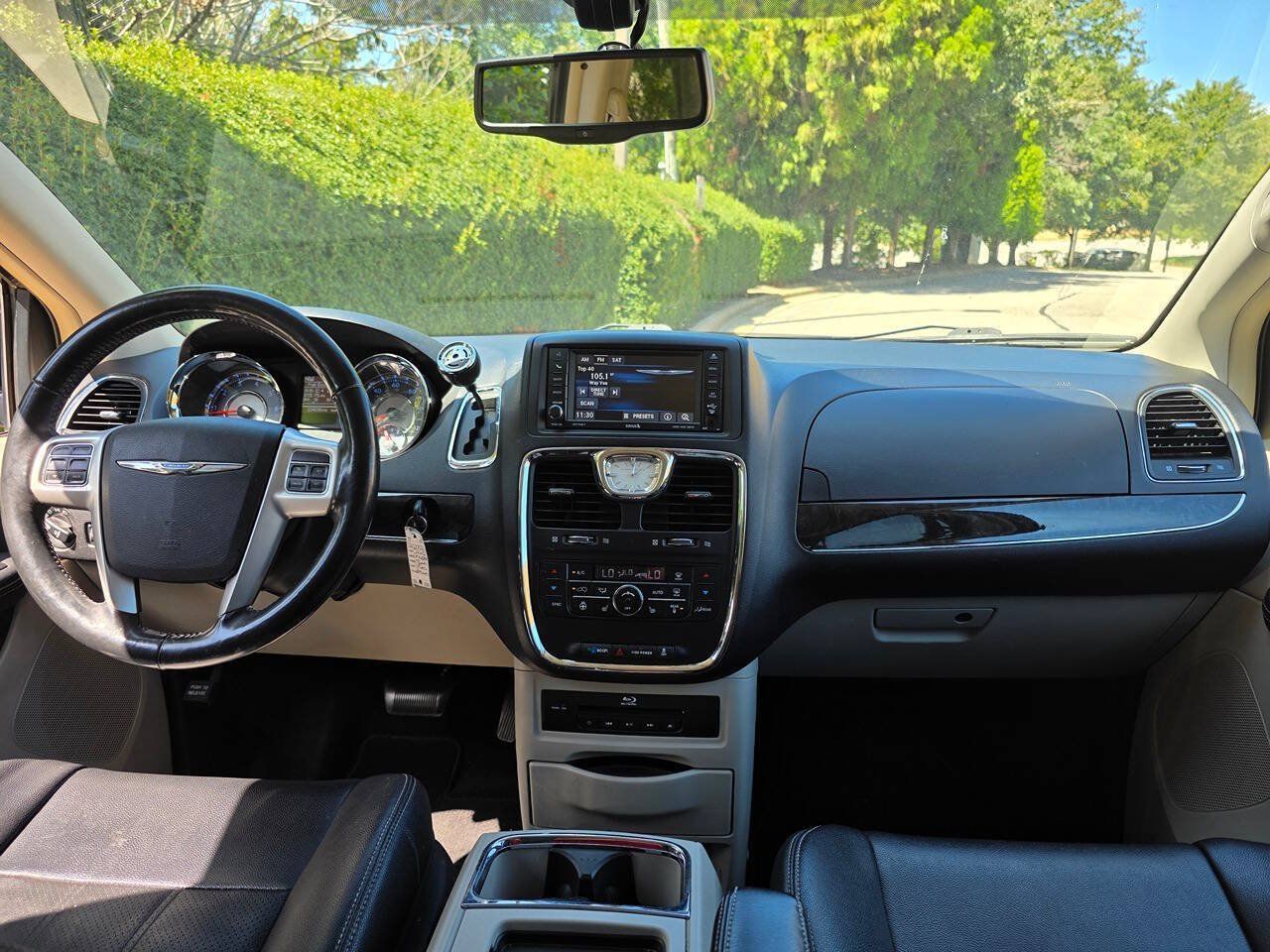Used 2015 Chrysler Town & Country Touring-L w/ Driver Convenience Group FWD image 14