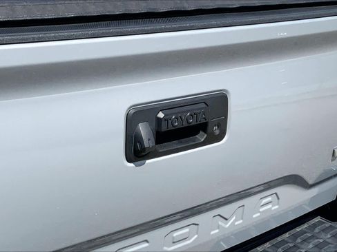 Used 2021 Toyota Tacoma SR5 RWD image 29