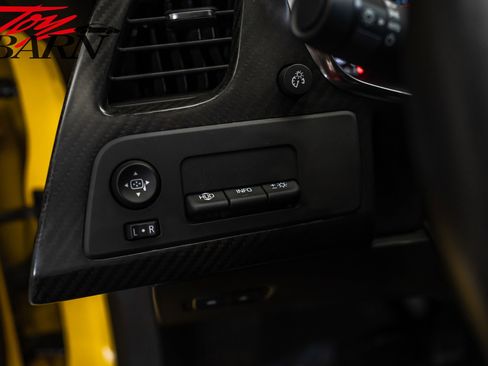 Used 2015 Chevrolet Corvette Z06 w/ 3LZ Preferred Equipment Group image 38