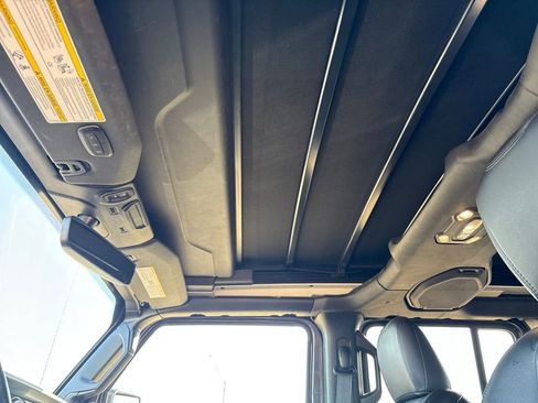 Used 2022 Jeep Wrangler Unlimited Sahara image 26