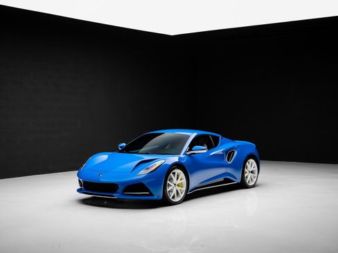 Used 2025 Lotus Emira RWD image 4