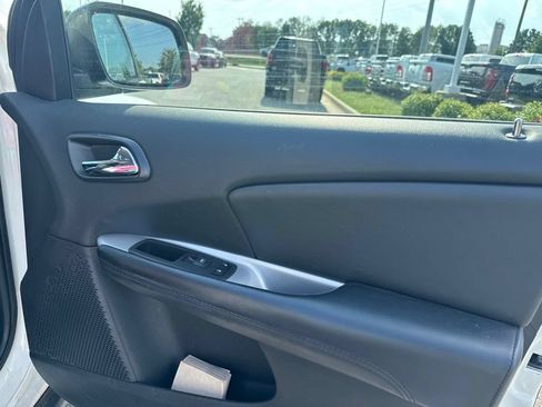 Used 2020 Dodge Journey SE w/ SE Popular Equipment Group FWD image 10