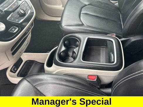 Used 2023 Chrysler Pacifica Touring-L FWD image 30