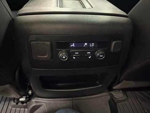 Used 2019 Chevrolet Tahoe LT w/ Luxury Package AWD/4WD image 16