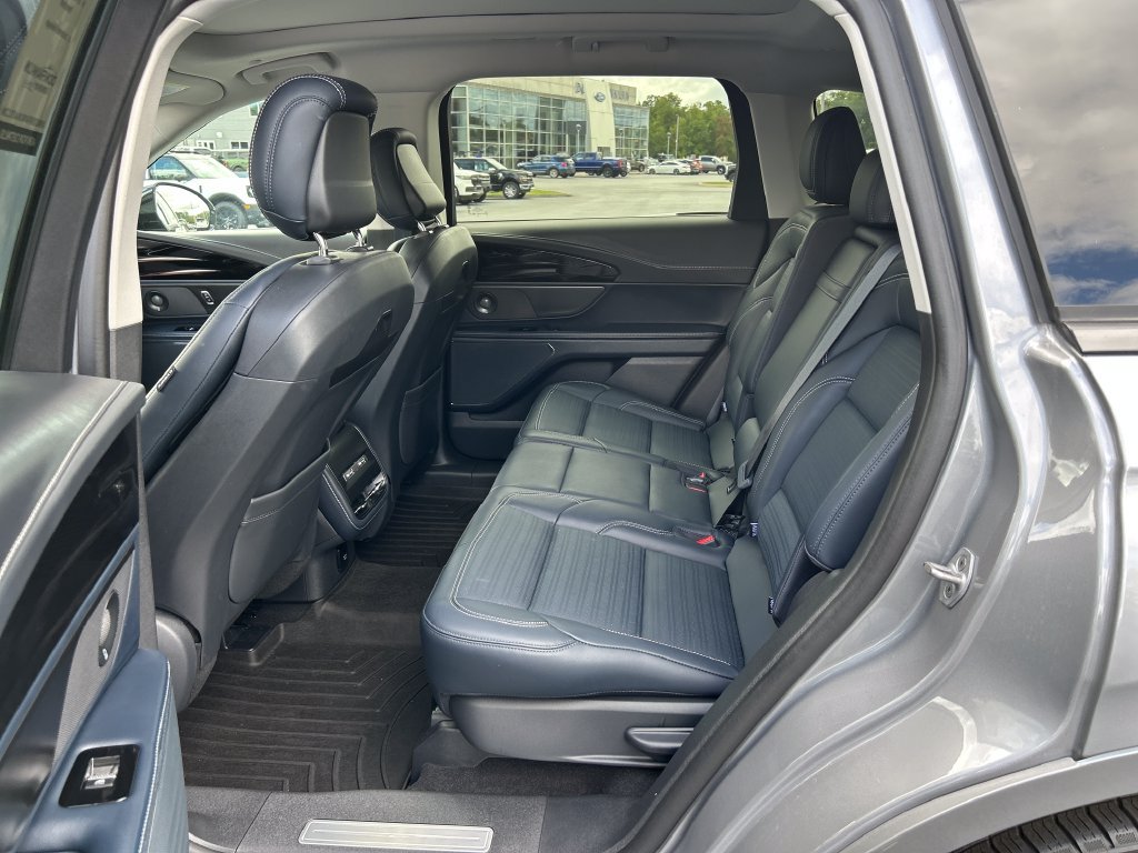 Used 2025 Lincoln Nautilus Reserve AWD/4WD image 14