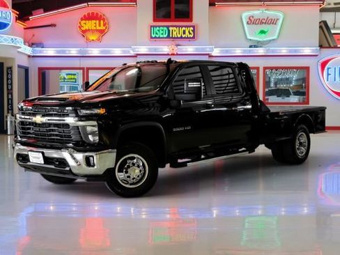 Used 2024 Chevrolet Silverado 3500 LT w/ Convenience Package AWD/4WD image 2