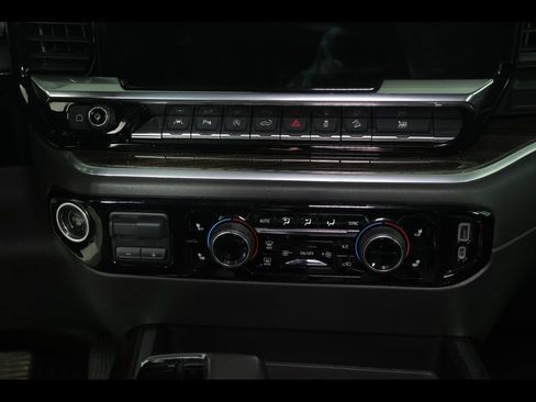 Used 2022 Chevrolet Silverado 1500 LT Trail Boss w/ LT Trail Boss Premium Package AWD/4WD image 27
