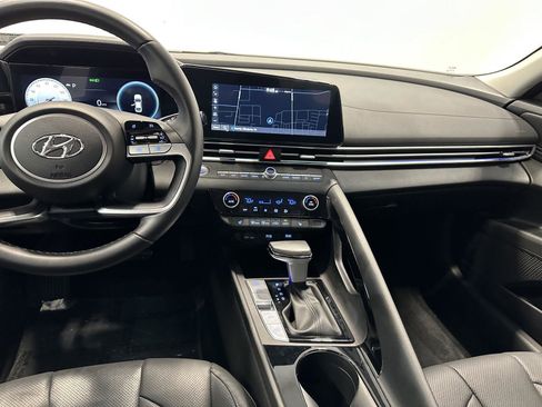 Certified 2023 Hyundai Elantra Limited image 20
