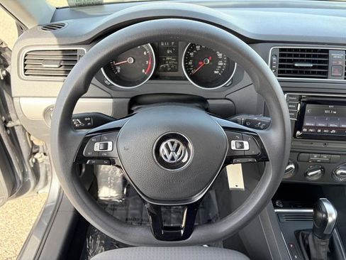 Used 2017 Volkswagen Jetta S image 10