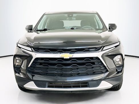 Used 2025 Chevrolet Blazer LT image 2