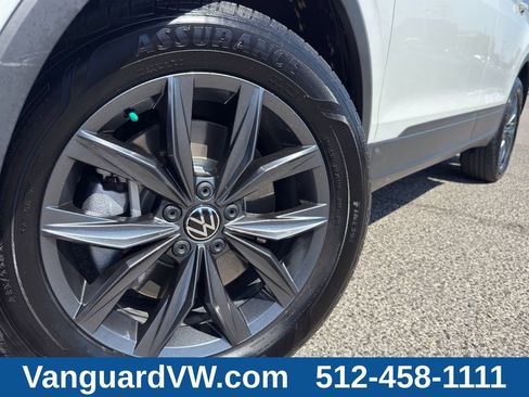 Used 2023 Volkswagen Tiguan SE w/ Panoramic Sunroof Package FWD image 4
