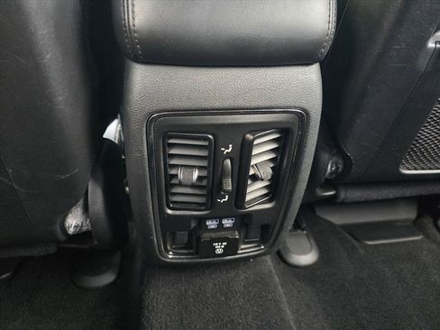 Used 2020 Jeep Grand Cherokee Limited AWD/4WD image 24