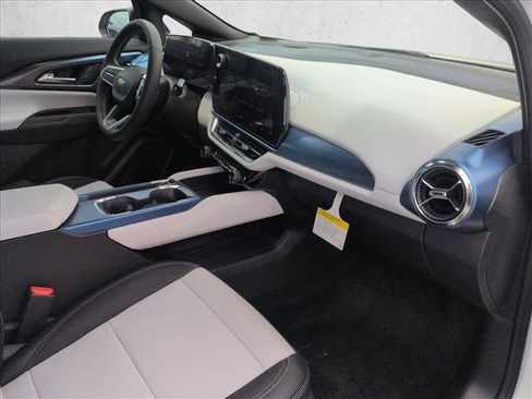 Used 2026 Chevrolet Equinox EV LT FWD image 30