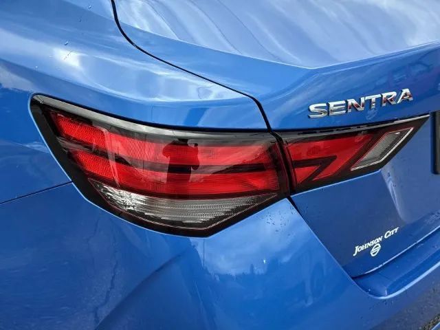 Used 2022 Nissan Sentra SV w/ SV Premium Package FWD image 11