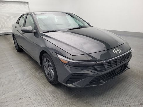 Used 2024 Hyundai Elantra SEL FWD image 13