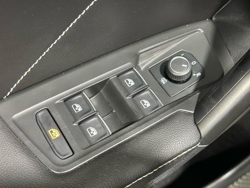 Used 2022 Volkswagen Tiguan SE image 38