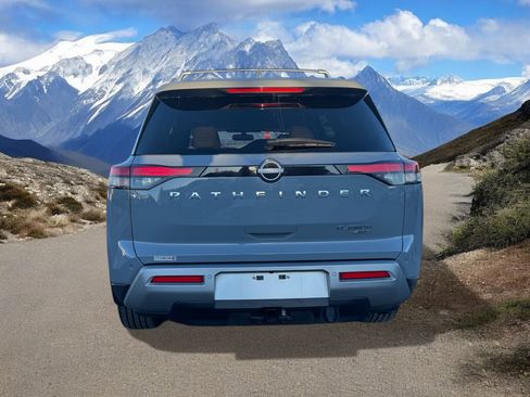 Used 2022 Nissan Pathfinder Platinum w/ Cargo Package image 4