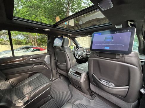 Used 2024 Cadillac Escalade Premium Luxury Platinum AWD/4WD image 33