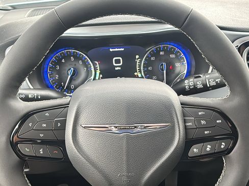 New 2026 Chrysler Pacifica Limited w/ Uconnect Theater Family Group image 35