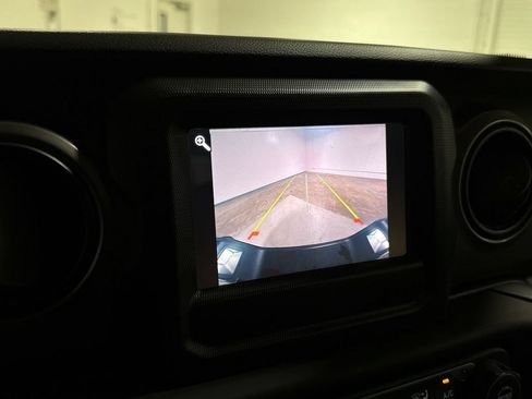 Used 2021 Jeep Gladiator Sport AWD/4WD image 15