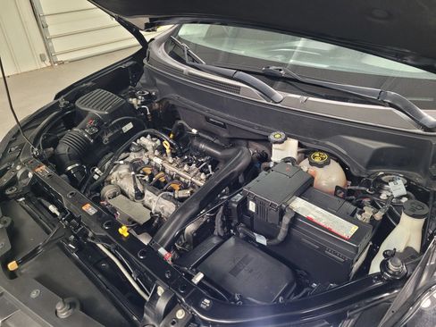 Used 2018 Chevrolet Equinox LT FWD image 38