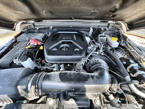 Used 2025 Jeep Wrangler Unlimited Rubicon image 28