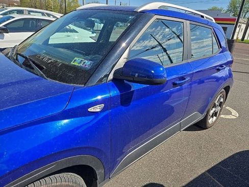 Certified 2023 Hyundai Venue Limited FWD image 4