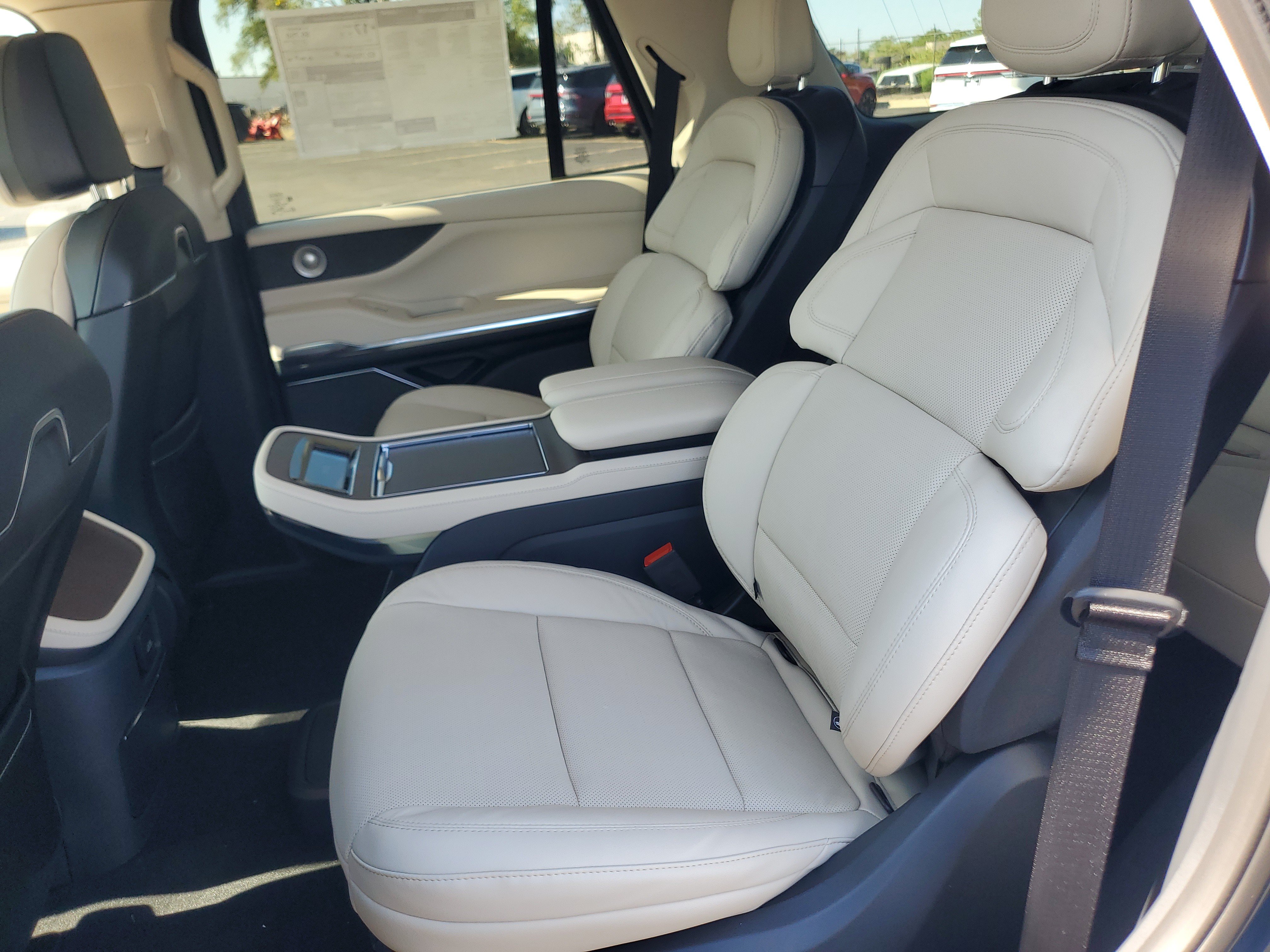 New 2027 Lincoln Navigator Reserve AWD/4WD image 31