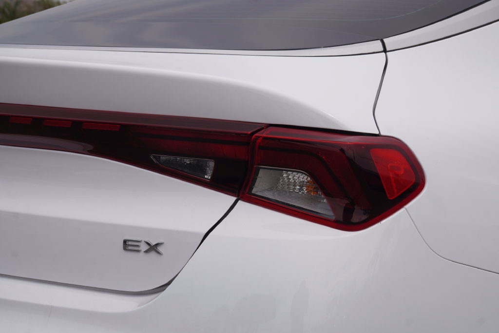 Used 2021 Kia K5 EX FWD image 13