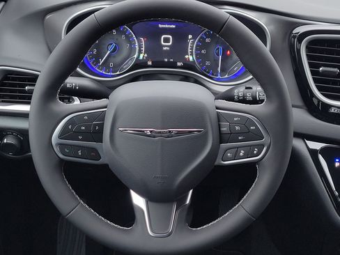 New 2026 Chrysler Voyager LX image 13