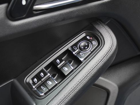 Used 2018 Porsche Macan Sport Edition AWD/4WD image 22