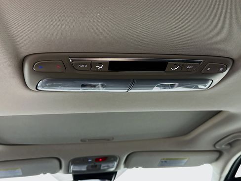 Used 2025 Kia Telluride S FWD image 28