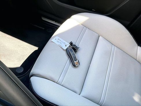 Certified 2025 Porsche Cayenne E-Hybrid Coupe AWD/4WD image 16