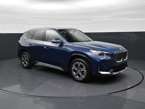 Used 2025 BMW X1 xDrive28i w/ Technology Package AWD/4WD image 3