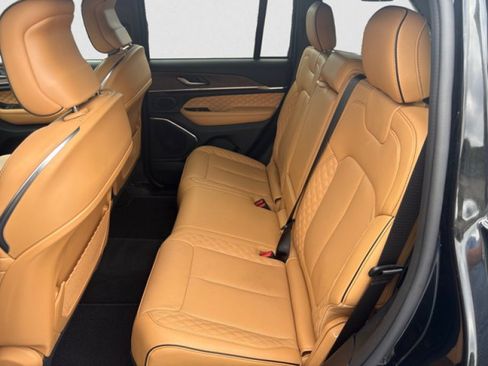 Used 2025 Jeep Grand Cherokee Summit w/ Adv Protech Group IV AWD/4WD image 18