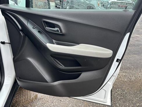 Used 2017 Chevrolet Trax LS image 16