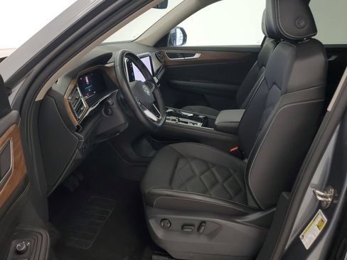 Used 2025 Volkswagen Atlas SE AWD/4WD image 12