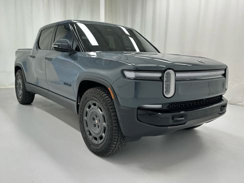 Used 2026 Rivian R1T Premium Quad AWD/4WD image 2