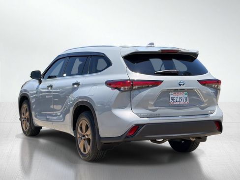 Used 2023 Toyota Highlander Bronze Edition FWD image 4