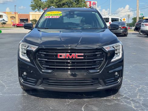 Used 2023 GMC Terrain SLT w/ Tech Package FWD image 9