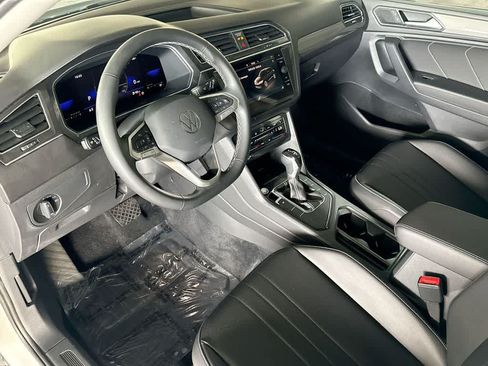 Certified 2022 Volkswagen Tiguan SE FWD image 13