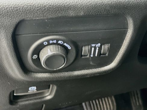 Used 2024 Jeep Grand Cherokee Altitude AWD/4WD image 17