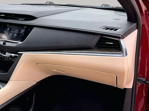 Used 2018 Cadillac XT5 FWD image 19