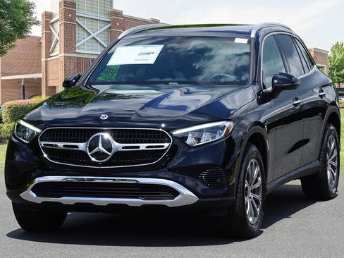 Used 2025 Mercedes-Benz GLC 300 4MATIC image 4