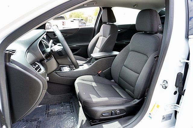 Used 2025 Chevrolet Malibu RS FWD image 22