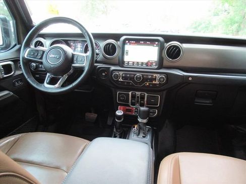 Used 2020 Jeep Gladiator Rubicon w/ Dual Top Group AWD/4WD image 15