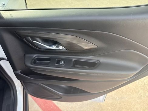 Used 2023 GMC Terrain SLT image 24