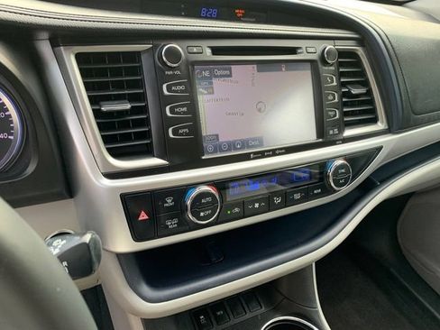 Used 2016 Toyota Highlander XLE FWD image 26