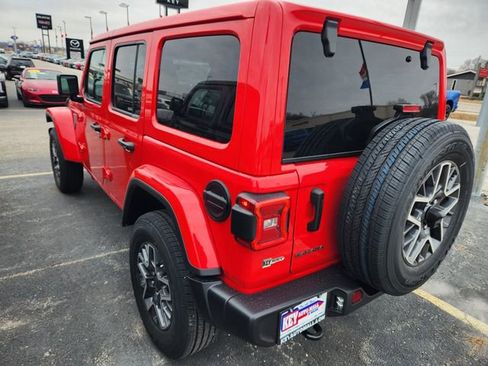 New 2026 Jeep Wrangler Unlimited Sahara AWD/4WD image 4