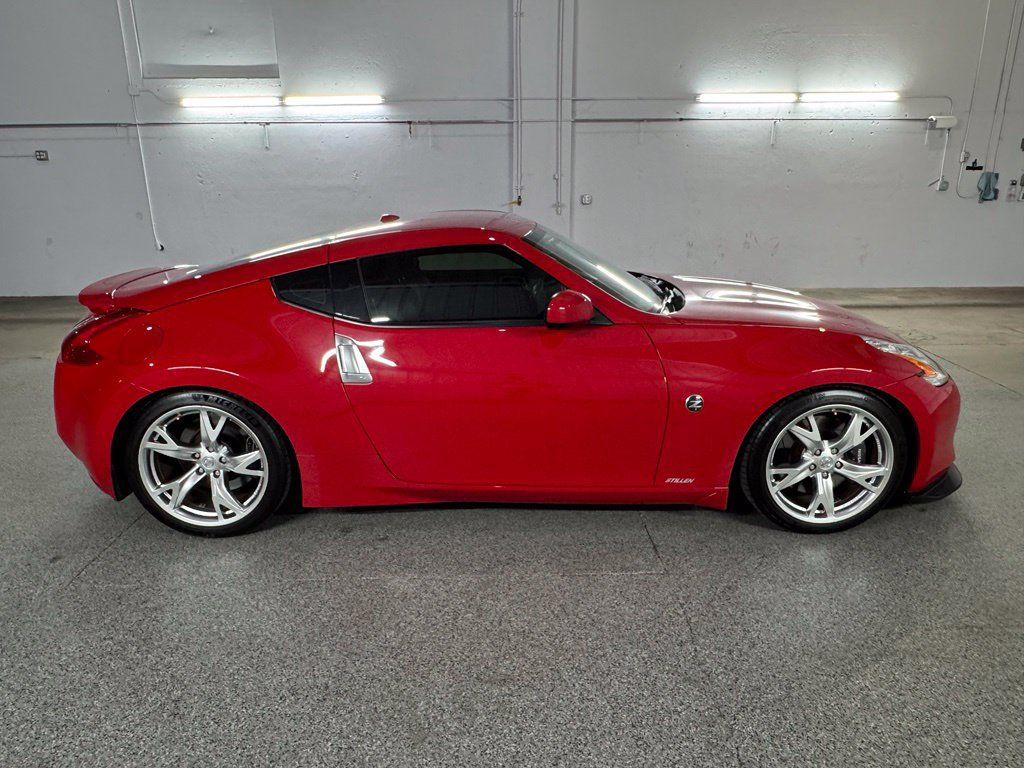 Used 2011 Nissan 370Z Touring w/ Sport Pkg RWD image 11